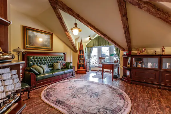 Английское чаепитие (Дом в поселке Зеленый мыс)