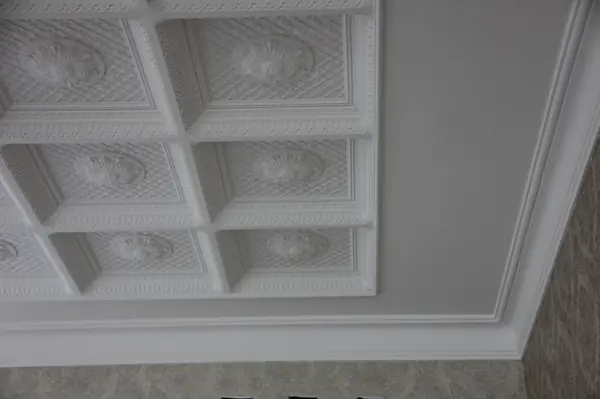 Монтаж гипсовой лепнины