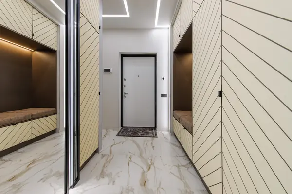 Прихожая. Дизайн проект квартиры на Петровском острове