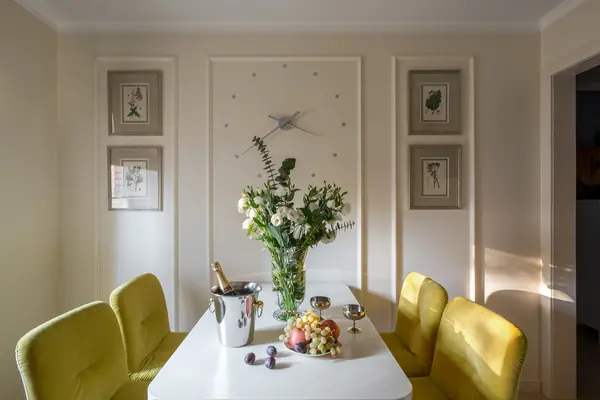 Наивное настроение. Яркая и свежая квартира в Москве.