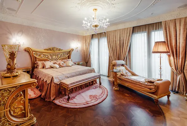 Текстильное оформление квартиры в Центре Москвы