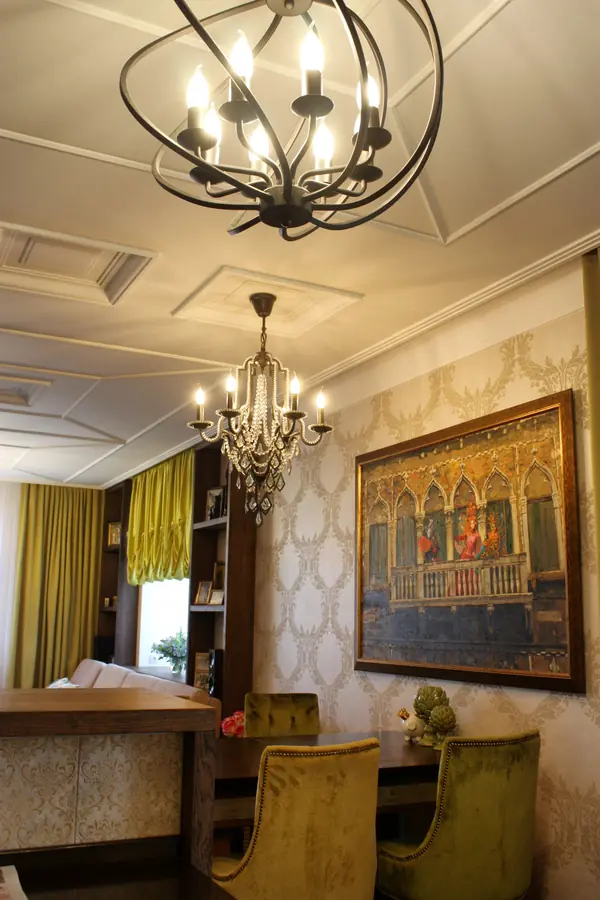 Яркая история.