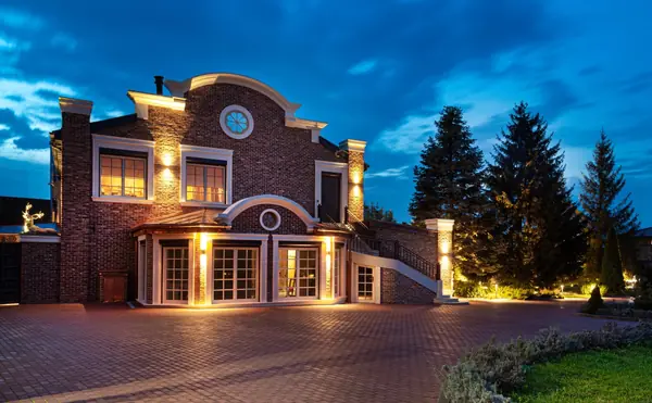 Ландшафтное и фасадное освещение г. Крайск, Беларусь