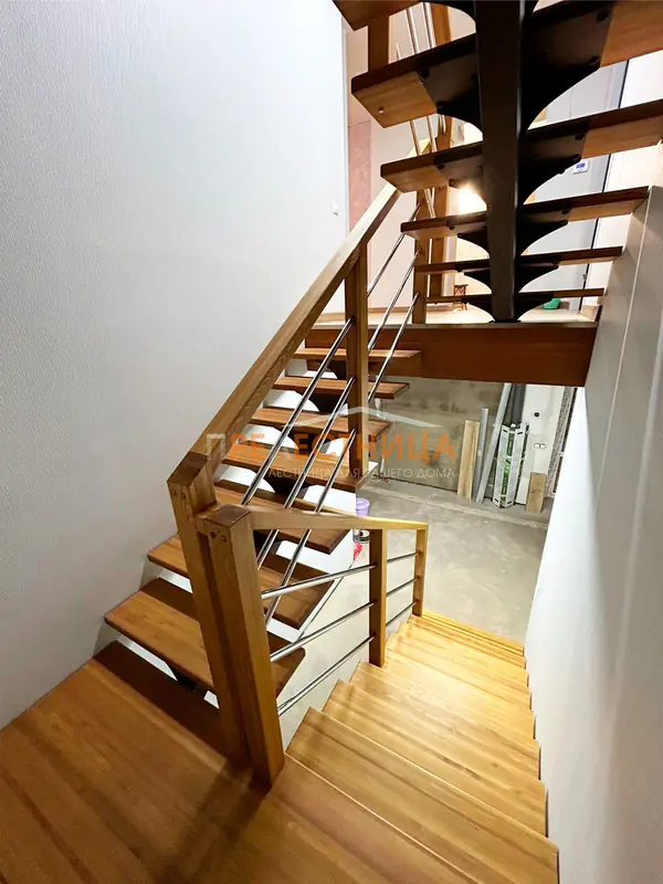 Лестница на центральном косоуре Ассоль-42