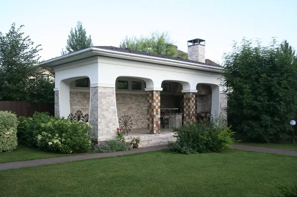 Беседка с летней кухней