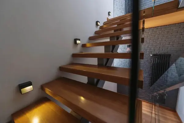 Лестница в доме. Эко-минимализм