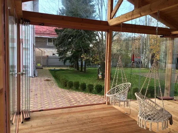 Безрамное остекление отдельно стоящей беседки (Лисий Нос)