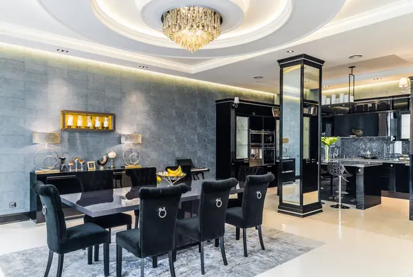 Кухня совмещенная со столовой и гостиной