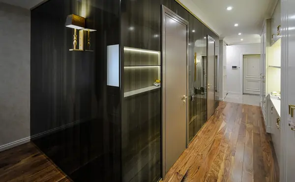 Облицовка стен стеклом