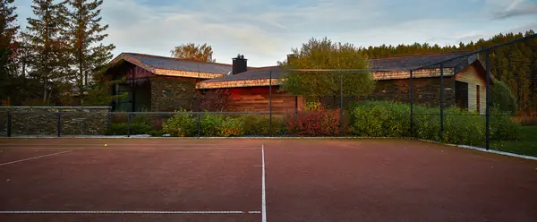 Дом на реке | Barn by a River