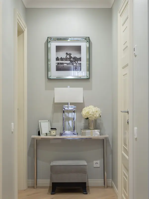 Классический интерьер в светлых тонах ЖК "Камелия"