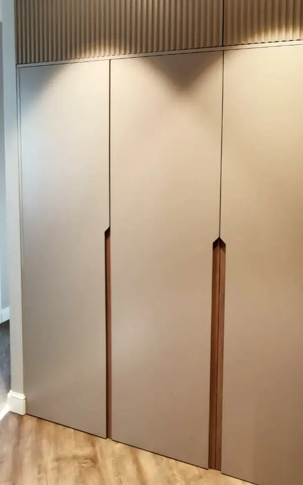 Шкаф в прихожей.