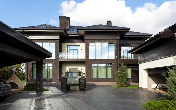 Загородный дом в посёлке Монтевиль - навес и гараж