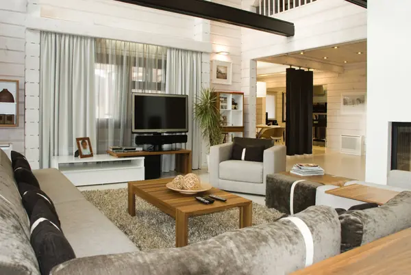 Деревянный коттедж " В зеркальном отражении"