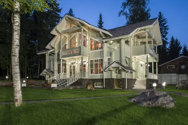 Под одной крышей