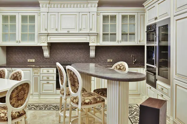 квартира в классическом стиле 235м2