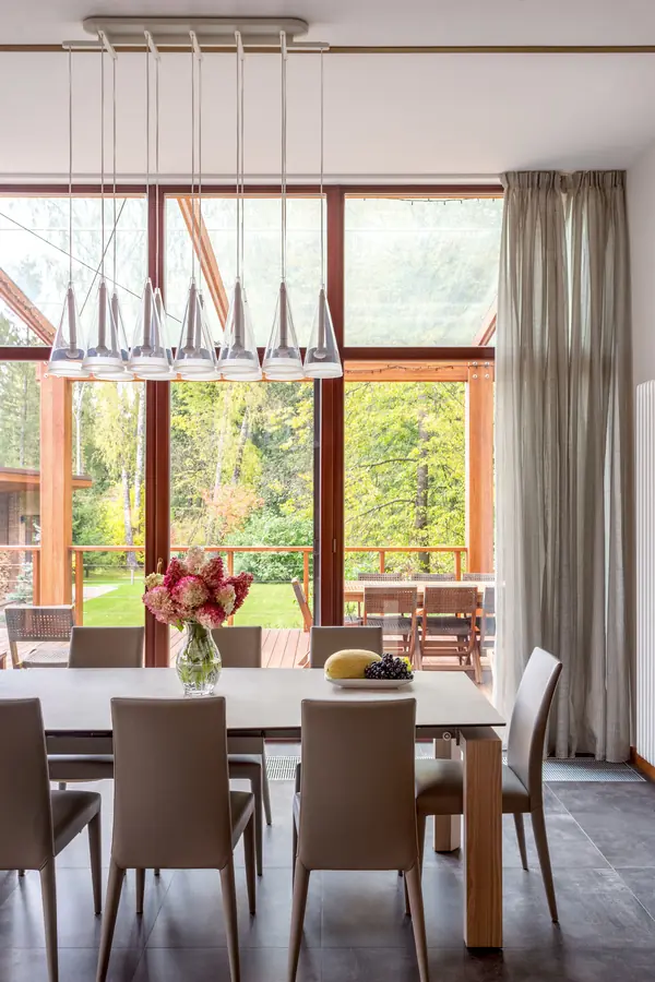 Столовая с выходом на террассу в Ла Променад 2