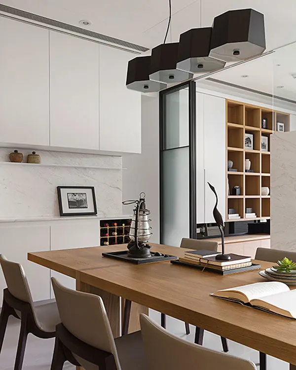 Лаконичный интерьер квартиры с кабинетом и детской комнатой от L DESIGN