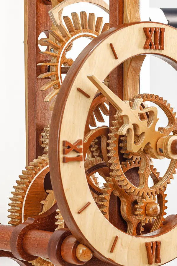 эксклюзивные часы из натурального дерева.