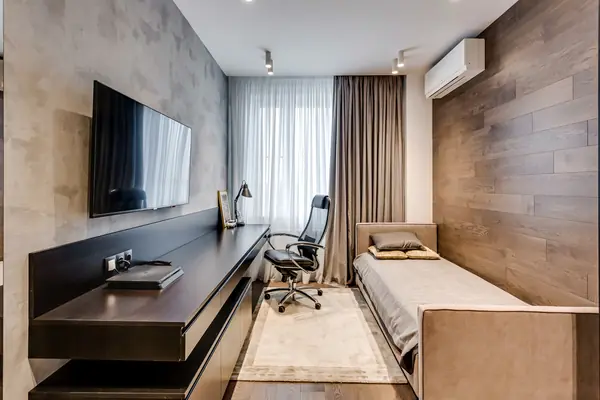 Фото реализации проекта "Квартира в доме с часами"