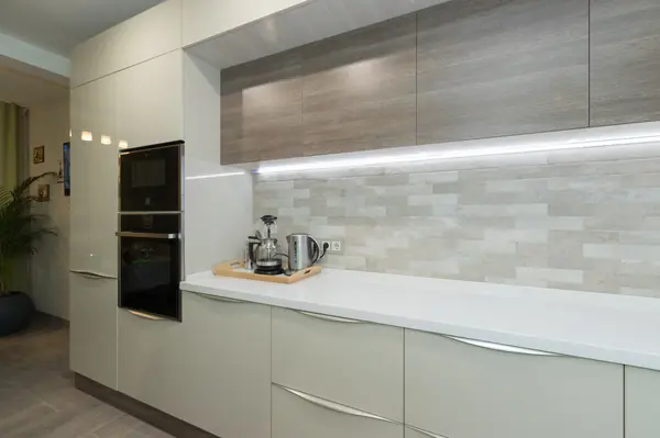 Современная кухня с островом