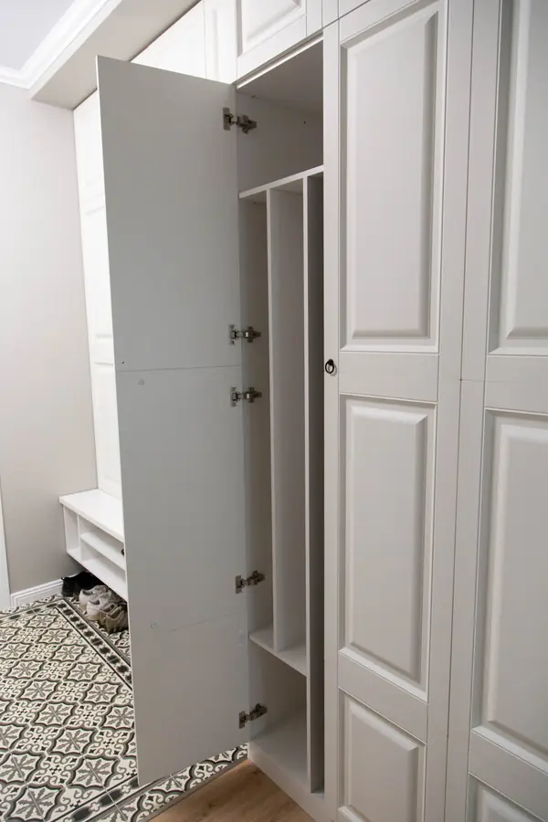 Хозяйственный модуль шкафа в коридоре