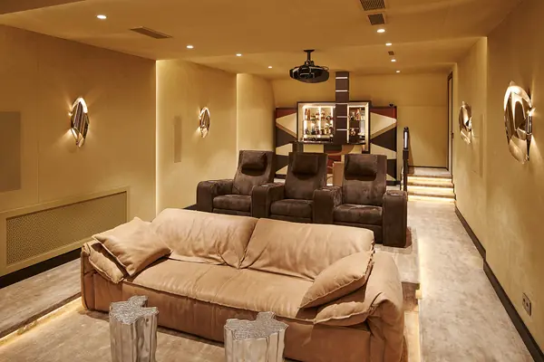 Домашний кинозал на Новой Риге