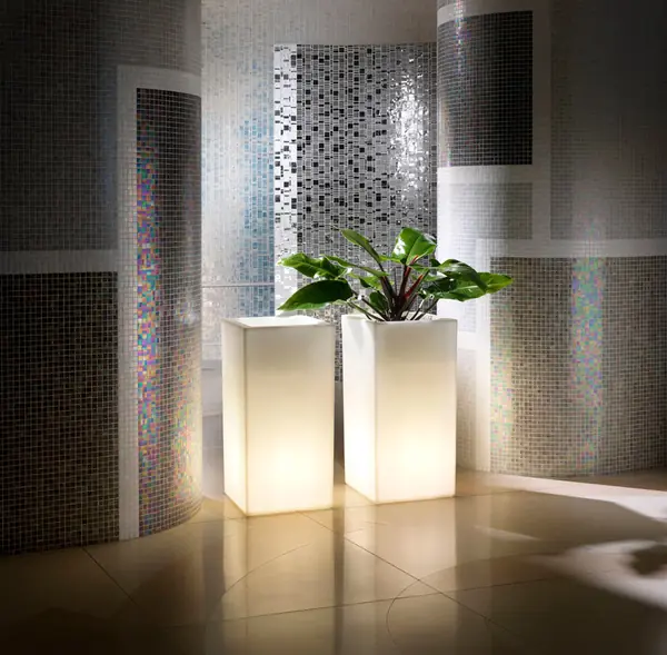 Светящийся высокий куб Чио