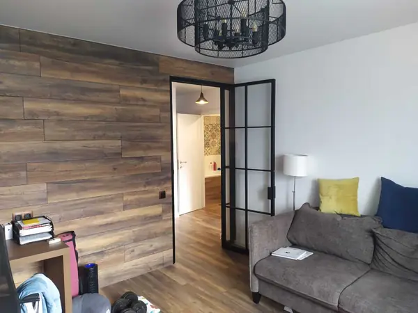 Лофт перегородка с распашной дверью