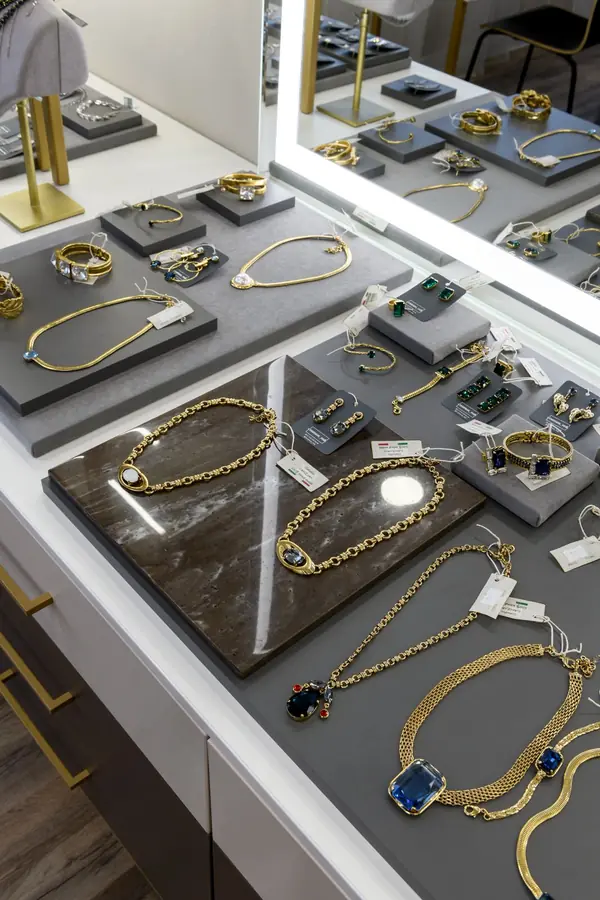 2023г. Интерьер магазина  украшений "Cosmos_nsk"