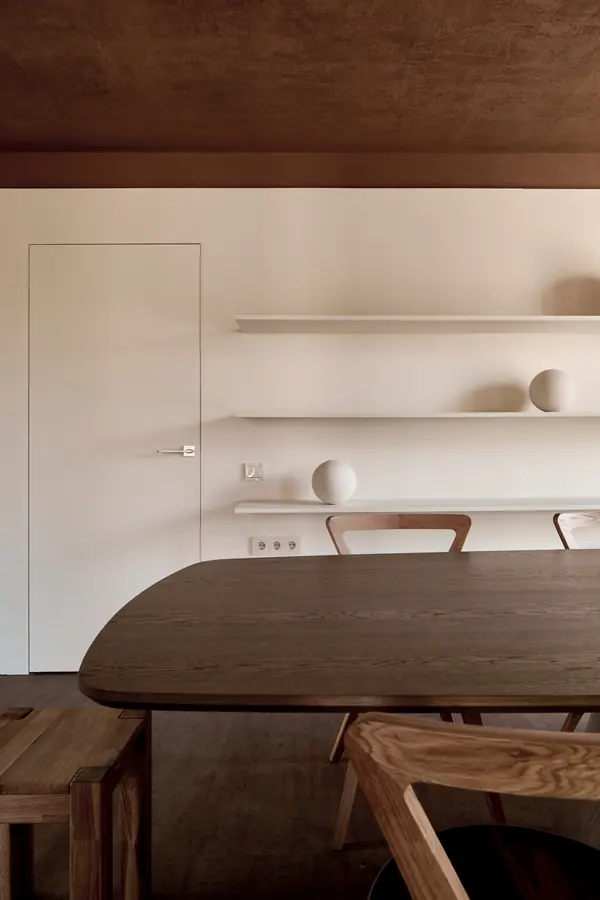 Обнимающая гостиная-столовая