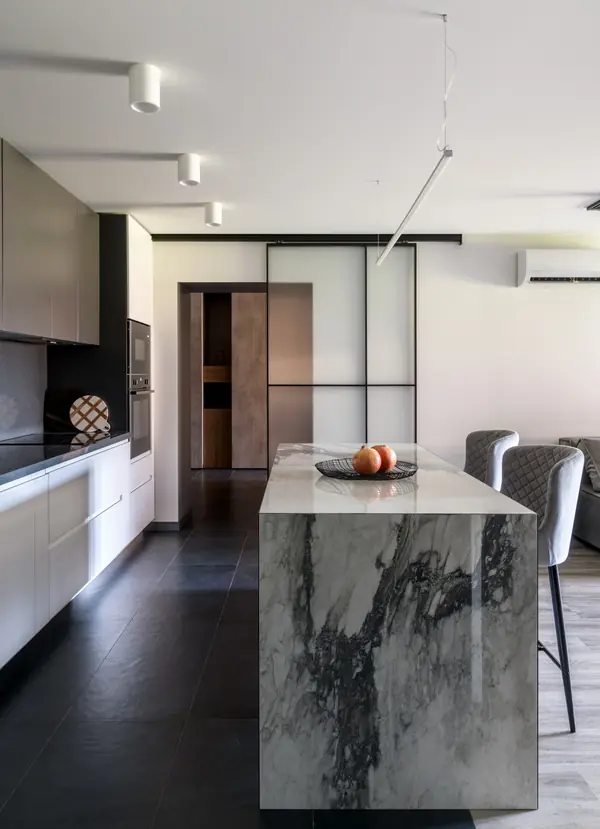 Квартира с гардеробной для коллекции кроссовок