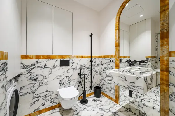 Мраморная студия в снежный день