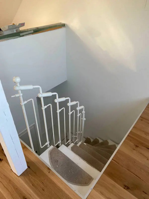 Лестница в квартире (BauBuche и элементы с эффектом необработанной стали)