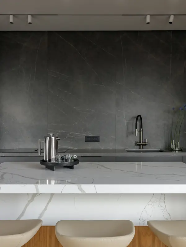 Квартира на набережной