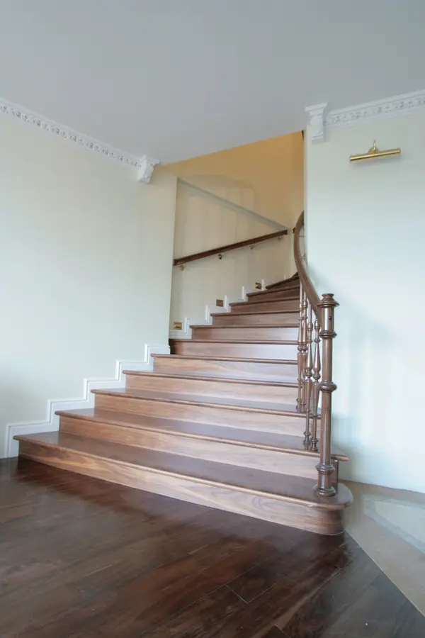 Лестница из ореха