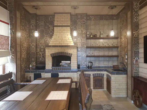 Банкетная для гостей в загородном доме(фото)