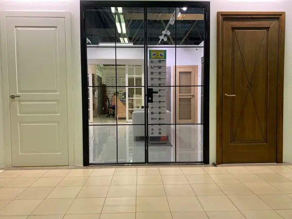 Перегородка с распашными дверьми