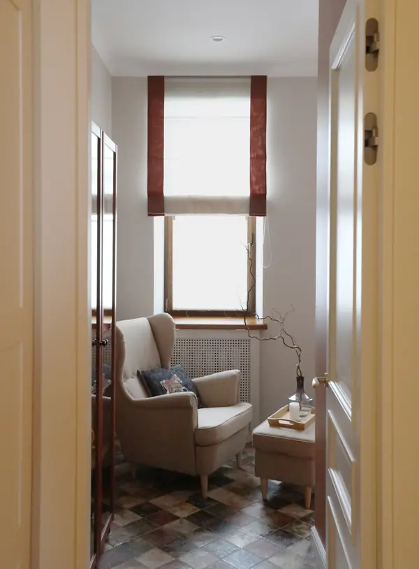 Вид из коридора в сторону кухни-столовой.