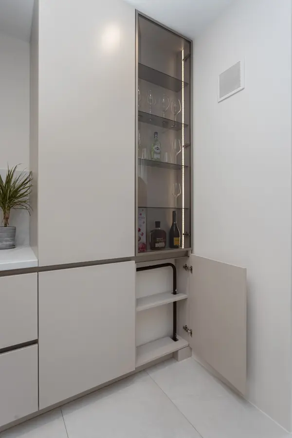 Современная кухня в цвете кашемир