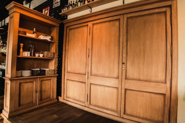 Деревянные полы и мебель из массива