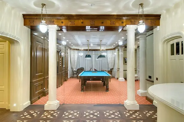 Реконструкция частной виллы в Германии интерьер бильярдной