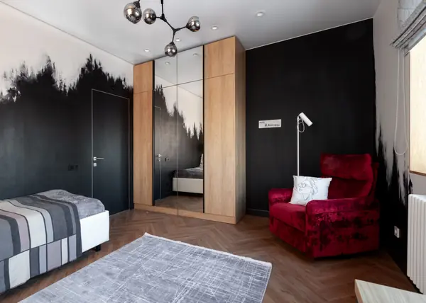 Винтаж в ярком интерьере 4-х комнатной квартиры