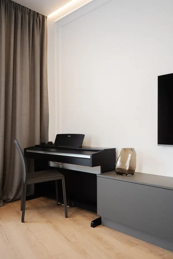 Просторная квартира в серых цветах