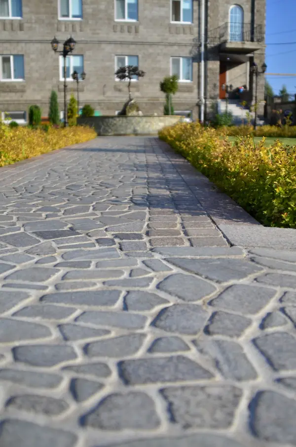 Стареная гранитная брусчатка