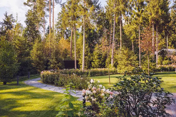 Архитектурное Решение в Пейзажном Стиле