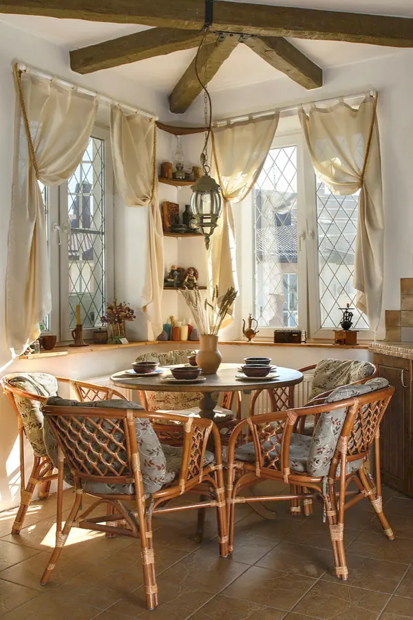 Обеденная зора в эркере