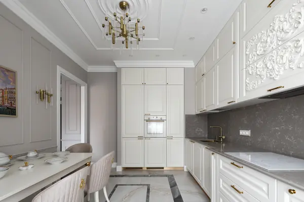 Реализованный дизайн-проект квартиры 90 кв.м.в стиле неоклассика