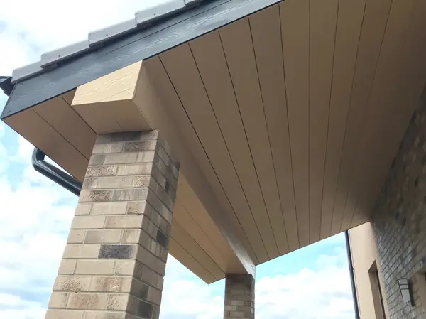 Подшивка свесов фиброцементным сайдингом Cedral.