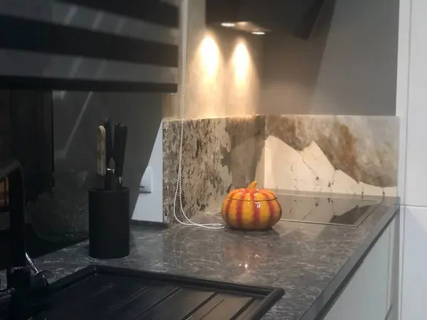 Камень в интерьере для кухни в стиле Лофт